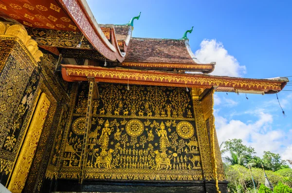 Gouden verf traditionele kunststijl op buiten muur van goud verf — Stockfoto