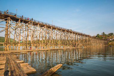 Sangkhlaburi bölgesinde, Kanchanabur ahşap köprü (Mon Köprüsü)