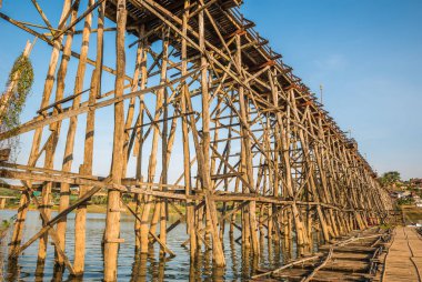 Sangkhlaburi bölgesinde, Kanchanabur ahşap köprü (Mon Köprüsü)
