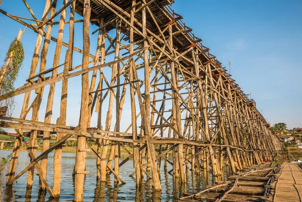 Sangkhlaburi bölgesinde, Kanchanabur ahşap köprü (Mon Köprüsü)