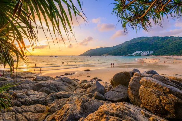 Paesaggio del punto di vista Phuket a Nai Harn Beach — Foto Stock