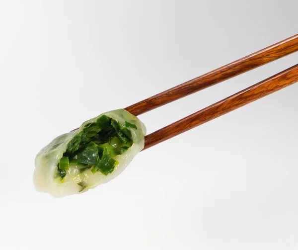 Steamed Dumpling stuffed with Garlic Chives and Taro and bamboo — Stock Photo, Image