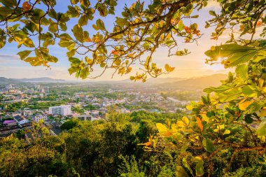 Khao Rang Phuket bakış açısı şehir günbatımı, Phuket ili, T