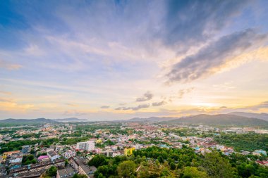 Khao Rang Phuket bakış açısı şehir günbatımı, Phuket ili, T
