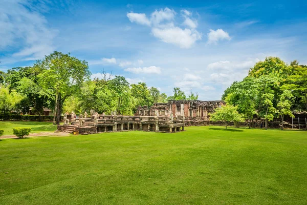 Historic Prasat Hin Phimai Castle at Nakhon Ratchasima Province, — Stock Photo, Image