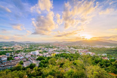 Khao Rang Phuket bakış açısı şehir günbatımı, Phuket ili, T