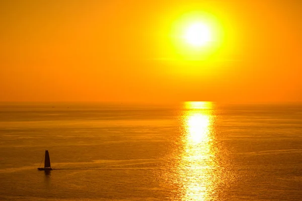 蓬贴海角，象征意义的地方，看日落在普吉岛，泰国 — 图库照片