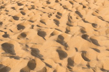 Phuket, Tayland, yaz aylarında bir plajda kum desen doku