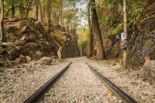 Ölüm tren, cehennem ateşi, eski demiryolu geçmek, Kanchanaburi
