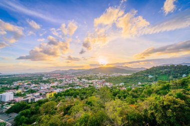 Khao Rang Phuket bakış açısı şehir günbatımı, Phuket ili, T