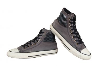 Vintage tarzı spor gri spor ayakkabı ayakkabı beyaz arka plan wi