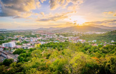 Khao Rang Phuket bakış açısı şehir günbatımı, Phuket ili, T