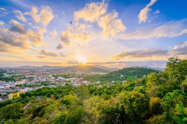 Khao Rang Phuket bakış açısı şehir günbatımı, Phuket ili, T