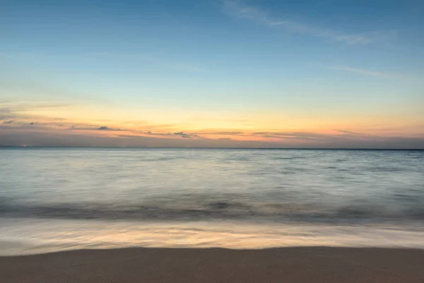 Krajina z pohledu Phuket Surin Beach — Stock fotografie