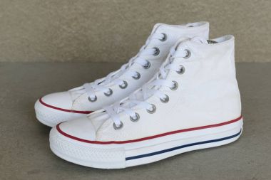 Spor beyaz spor ayakkabı ayakkabı beyaz arka plan üzerinde Vintage tarzı
