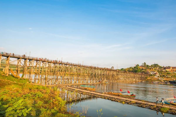 Pont en bois (pont Mon) dans le district de Sangkhlaburi, Kanchanabur — Photo