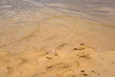 Kum ve tropikal Beach Phuket Tayland adlı okyanusta