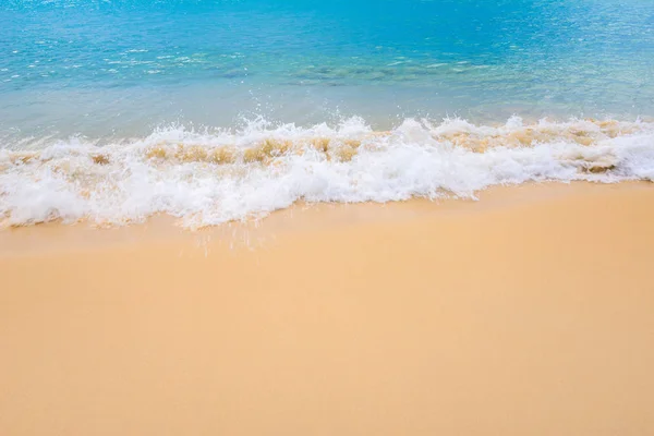 Sand und Meer am tropischen Strand von Phuket, Thailand — Stockfoto