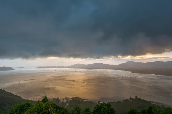 Kao Khad Viewpoint of Phuket city at sunset time with raincloud, — Stock Photo, Image