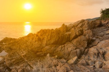 Phuket Manzara Noktası 'ndan Choeng Thale, Thalang, Phuket Eyaleti, Tayland' daki Muz Sahili.