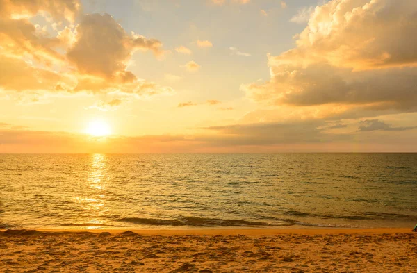 从奈扬海滩位于普吉岛省 泰国普吉岛视图点景观 — 图库照片