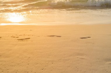 Phuket, Tayland 'daki Kumsalda Ayak İzi' ni kapatın.
