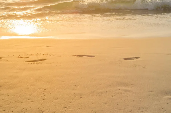 Phuket, Tayland 'daki Kumsalda Ayak İzi' ni kapatın.