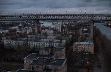 Uyku alanı, Saint-Petersburg köprüde