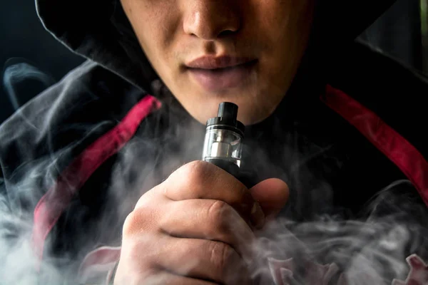 Vaping amd κάπνισμα — Φωτογραφία Αρχείου