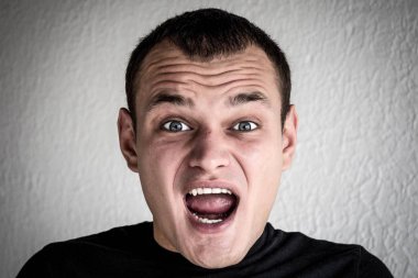 duygu adam gösterir