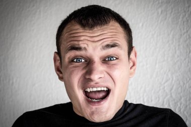 duygu adam gösterir