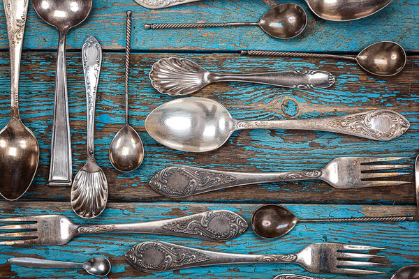 Немецкая серебряная ложка и вилка. Кухонные принадлежности
.