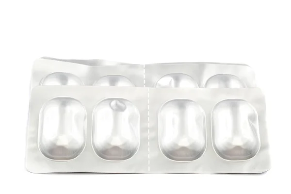 Таблетки в блистерных упаковках на белом фоне . — стоковое фото
