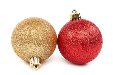 Beyaz arka planda izole edilmiş Noel topları