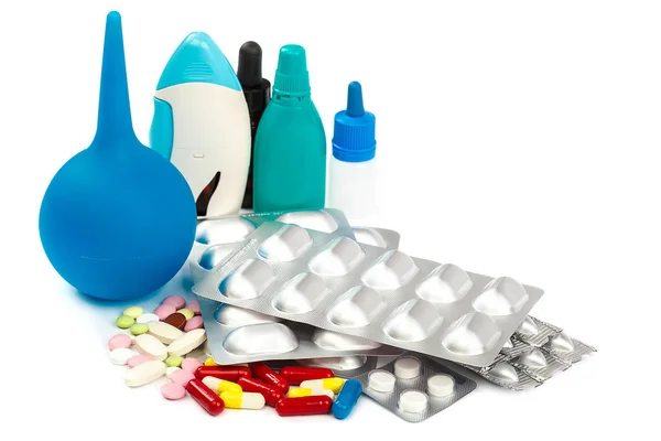 Tablety v balení na bílém pozadí. — Stock fotografie