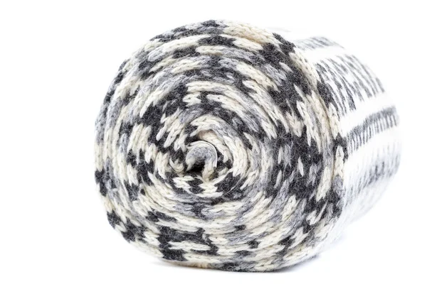 Écharpe tricotée bigarrée sur fond blanc . — Photo