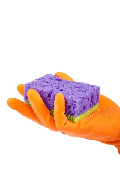 Hand in Gummihandschuh mit Schwamm auf weiß. — Stockfoto