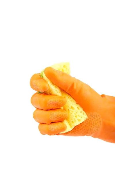 Ruku v gumové rukavici s houbou na bílém. — Stock fotografie