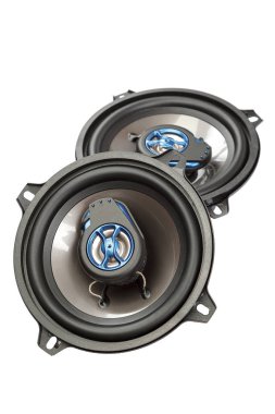 Otomobil hoparlörleri beyaz arkaplanda izole edildi