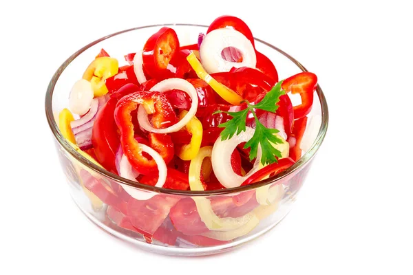 在一个玻璃碗中的新鲜蔬菜沙拉. — 图库照片