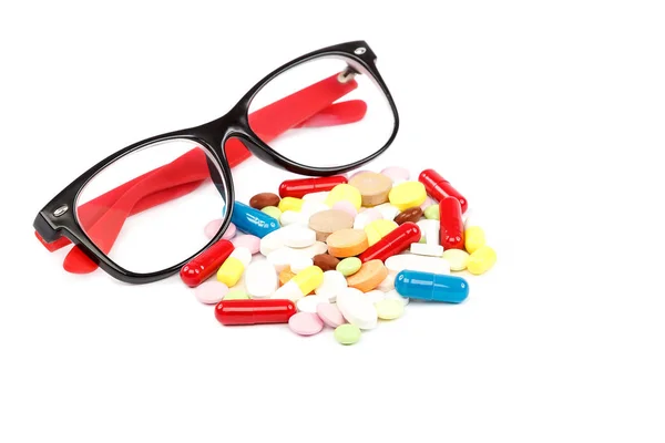 Pills, capsules and glasses. Medicaments. Medicines and drugs. — Stock Photo, Image