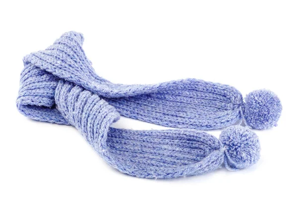 Синий вязаный шарф изолирован на белом фоне — стоковое фото
