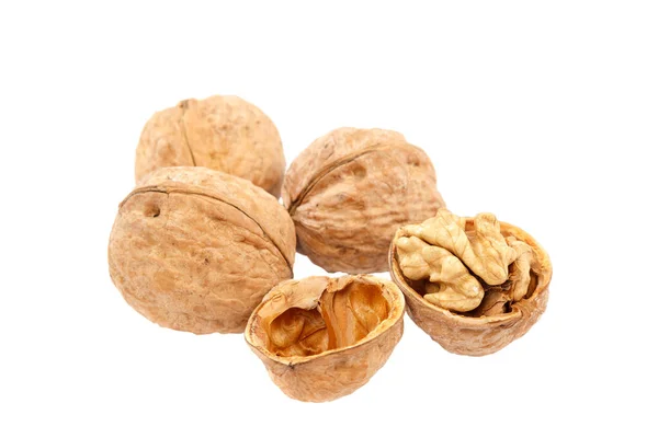 Nueces aisladas sobre fondo blanco. Alimentación saludable —  Fotos de Stock