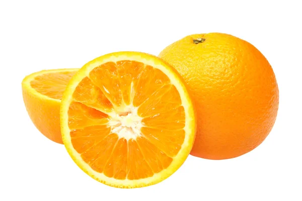 Fruta laranja fresca isolada sobre um fundo branco — Fotografia de Stock