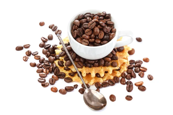 Biscoitos Waffle Grãos Café Isolados Fundo Branco — Fotografia de Stock