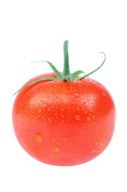 Beyaz arka planda izole edilmiş taze kırmızı domatesler.