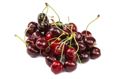 Beyaz arka planda izole edilmiş kiraz meyveleri..