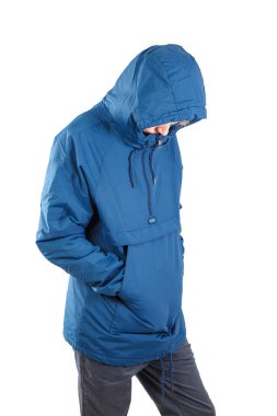 Beyaz arka planda izole edilmiş şık genç adam..