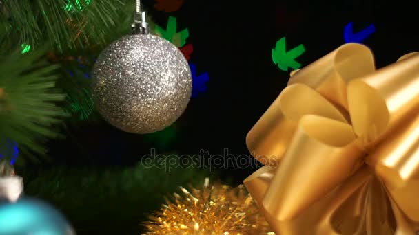 Sprankelende lamp op kerstboom — Stockvideo