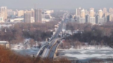 Meşgul karayolu Nehri Kiev Ukrayna